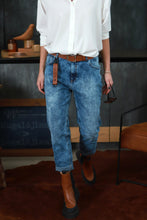 Įkelti vaizdą į galerijos rodinį, V&V “Boyfriend‘ai“ mėlyni blukinti džinsai