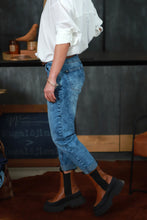 Įkelti vaizdą į galerijos rodinį, V&V “Boyfriend‘ai“ mėlyni blukinti džinsai