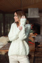 Įkelti vaizdą į galerijos rodinį, V&V „Candlelight“ alpakos vilnos megztukas