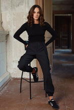 Įkelti vaizdą į galerijos rodinį, V&V „Eclipse“ siauro silueto merino megztukas