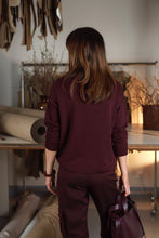 Įkelti vaizdą į galerijos rodinį, V&V „Lordas“ burgundy spalvos merino vilnos megztukas