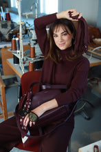 Įkelti vaizdą į galerijos rodinį, V&V „Lordas“ burgundy spalvos merino vilnos megztukas