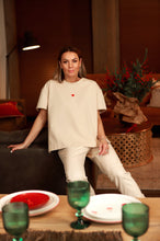 Įkelti vaizdą į galerijos rodinį, V&V „Širdytė“ ivory spalvos marškinėliai