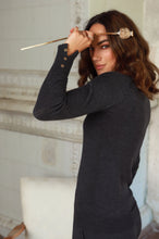 Įkelti vaizdą į galerijos rodinį, V&V „Skalūnas“ merino vilnos megztukas