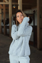 Įkelti vaizdą į galerijos rodinį, V&V „Šiaurė“ alpakos vilnos megztukas