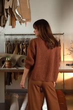 Įkelti vaizdą į galerijos rodinį, V&amp;V „Chestnut“ megztukas
