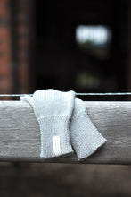 Įkelti vaizdą į galerijos rodinį, V&amp;V „Cosy vibes only“ merino vilnos riešinės
