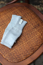 Įkelti vaizdą į galerijos rodinį, V&amp;V „Cosy vibes only“ merino vilnos riešinės
