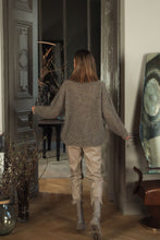 Įkelti vaizdą į galerijos rodinį, V&amp;V „Earth“ megztukas
