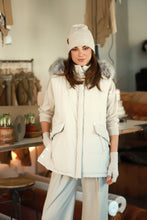 Įkelti vaizdą į galerijos rodinį, V&amp;V „Full moon“striukinė liemenė
