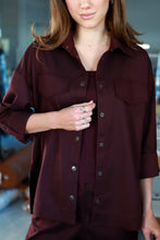 Įkelti vaizdą į galerijos rodinį, V&amp;V „Merlot‘as“ marškinių tipo švarkas
