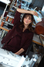 Įkelti vaizdą į galerijos rodinį, V&amp;V „Merlot‘as“ marškinių tipo švarkas
