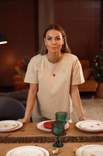 Įkelti vaizdą į galerijos rodinį, V&amp;V „Širdytė“ ivory spalvos marškinėliai
