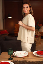 Įkelti vaizdą į galerijos rodinį, V&amp;V „Širdytė“ ivory spalvos marškinėliai
